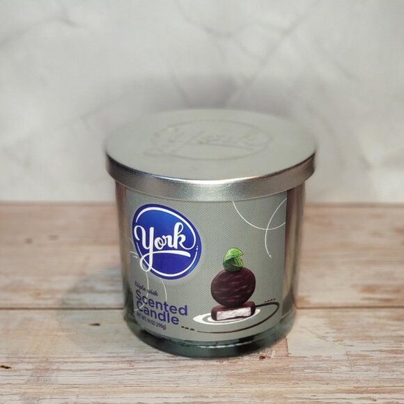 🆕York Peppermint Patty Scented 3-Wick Candle - Picture 2 of 4